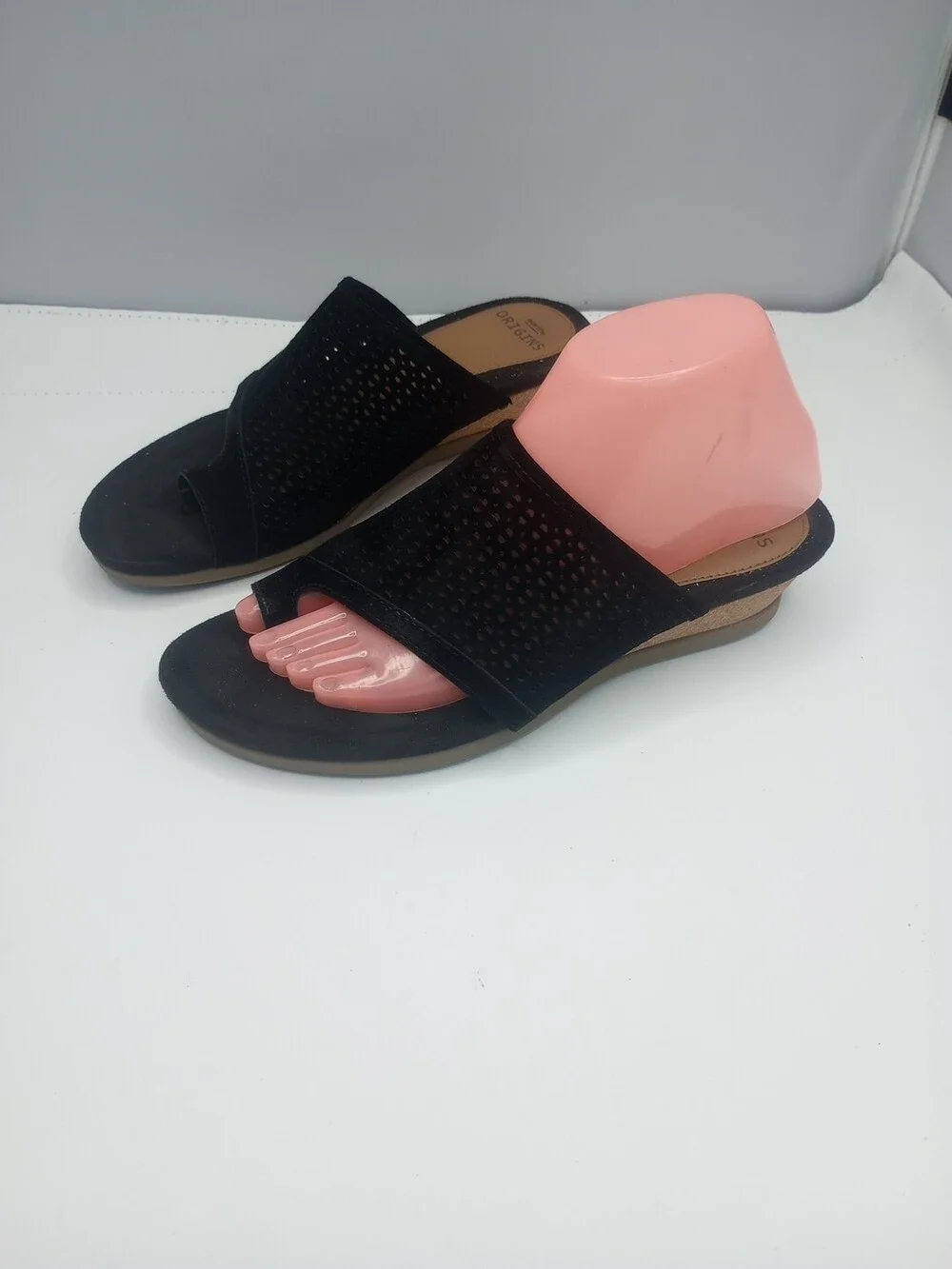 Earth Origins 8M Suede Slip-On Wedge Heel Sandals Pearl Black Toe Straps Shoes